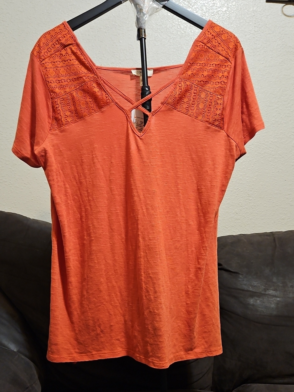 Lace Yoke Crisscross V-Neck Short Sleeve Tee in Rust